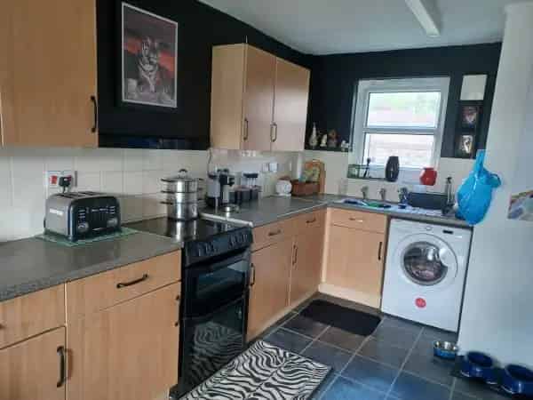 Large 3 Bed House Near Amenities