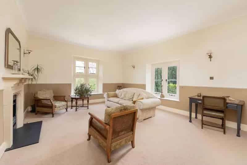 2 Bedroom Apartment for Sale in Prestigious Country House near Bath Bristol