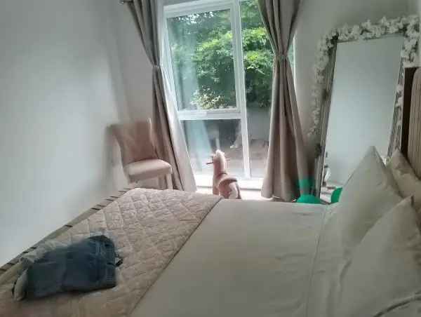 Flat For Rent in Salford, England