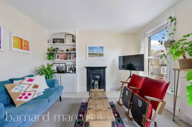 One Bedroom Split Level Apartment Victorian Conversion Near East Croydon