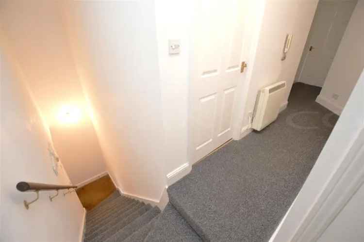 Maisonette For Sale in Chatham, England