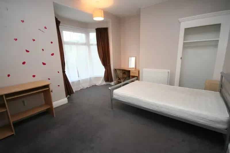 3 bedroom Mid Terrace House for sale, Middlesbrough, North Yorkshire, TS1
