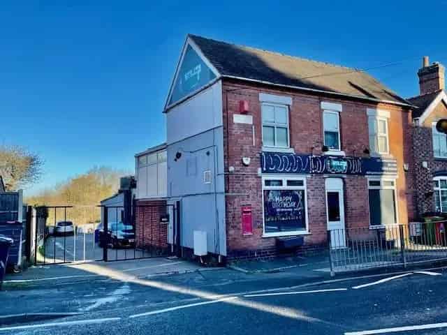 Commercial Building with Flat Tamworth