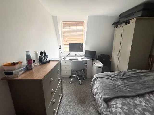 Furnished Double Room Bath City Centre Zero Deposit Available