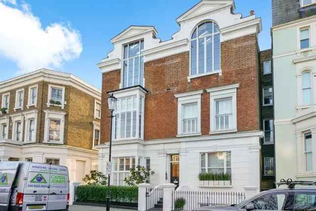 Maisonette to rent in Blenheim Crescent, London W11