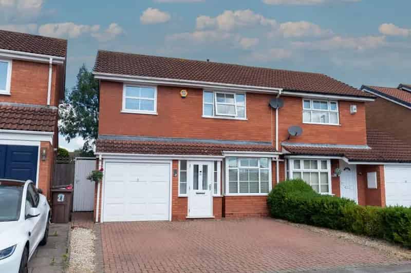 4 Bedroom Semi Detached House For Sale Great Location