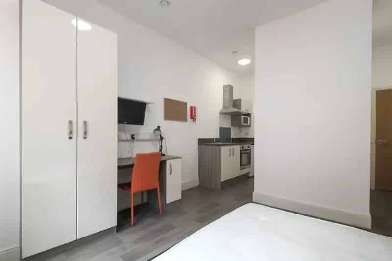 1 Bedroom Student Flat For Sale 158 Yield Tenants In Situ
