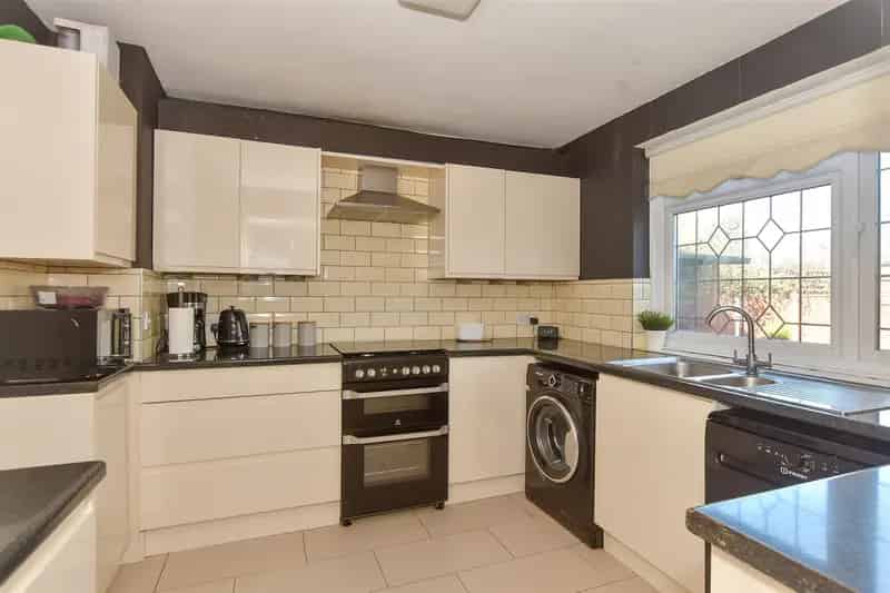 3 Bedroom Semi-Detached House for Sale in Billericay