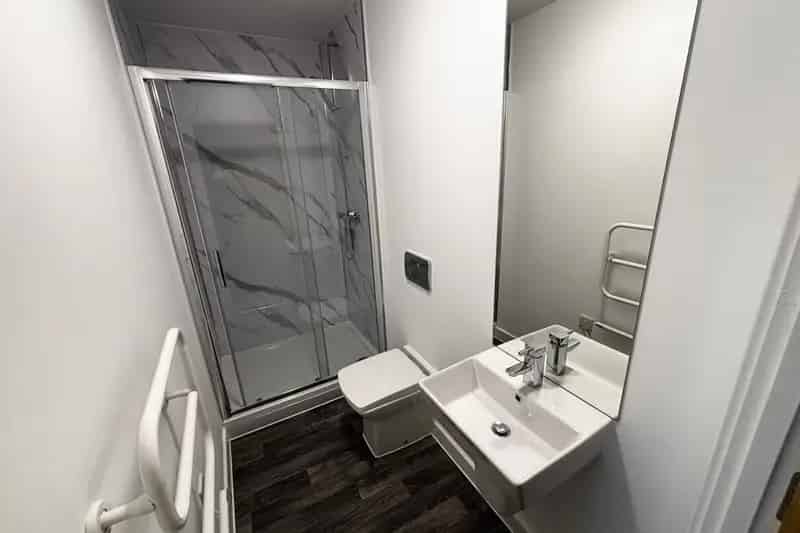 Modern 1-Bedroom Apartment in City Center - Immediate Occupancy
