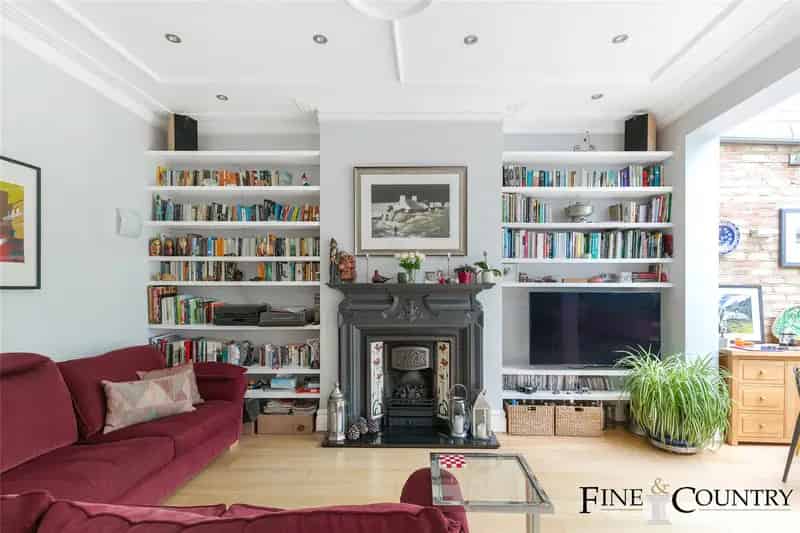 5 Bedroom Semi-Detached House For Sale London