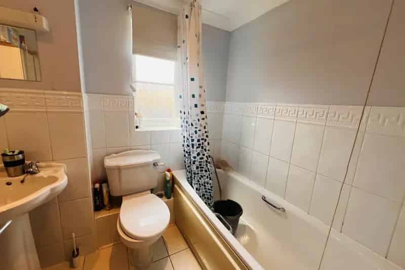 First Floor Apartment South Harbour Two Double Bedrooms Modern Kitchen Balcony