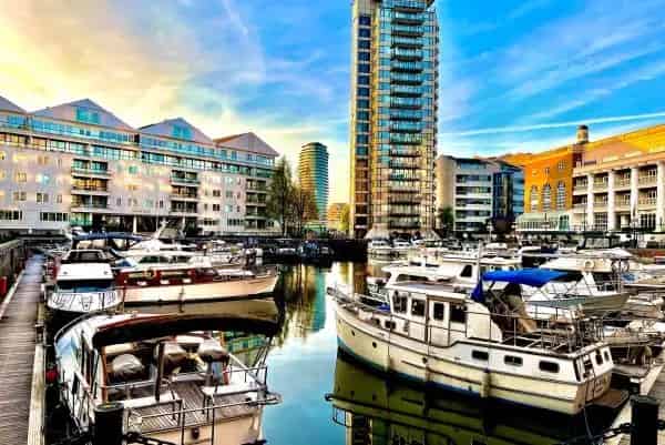 Ground Floor Flat near Chelsea Harbour with Garden and Parking