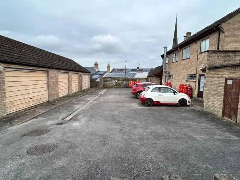 4 Bed Property with Retail Units and Garage for Sale