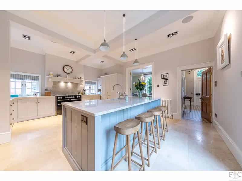 Luxury 6-Bedroom Detached House with Annex and Landscaped Gardens