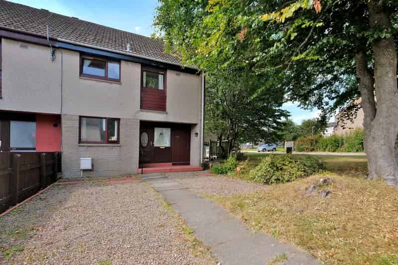 3 Bedroom End Terrace House For Sale