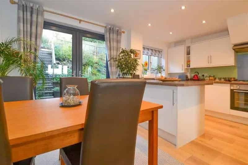 3 bed house for sale