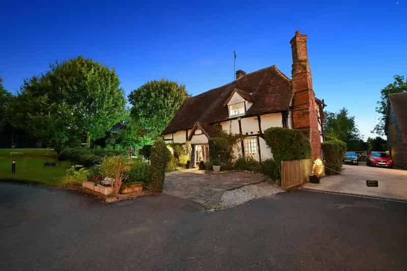 Grade II Listed 15th Century Home Pinner 3 Bedrooms