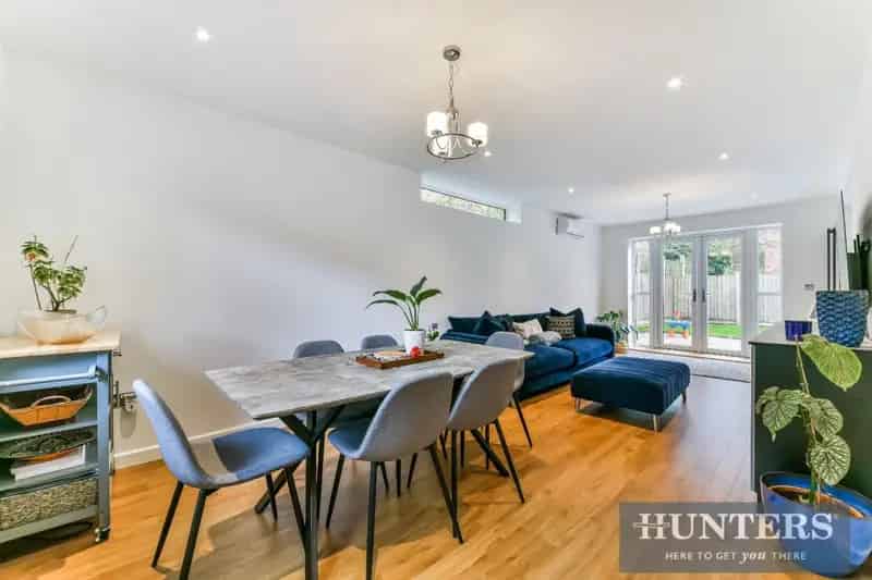 4 Bedroom House For Sale Brentford