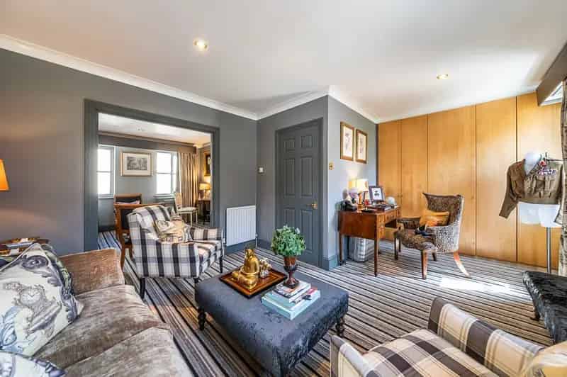 4 bedroom mews for sale