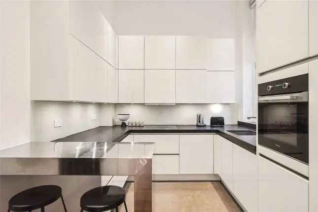 Flat to rent in Gloucester Square, London W2