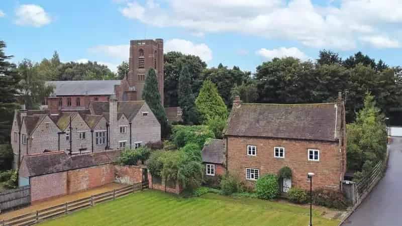 4 Bedroom Detached House For Sale - Historic Grade II Listed Building