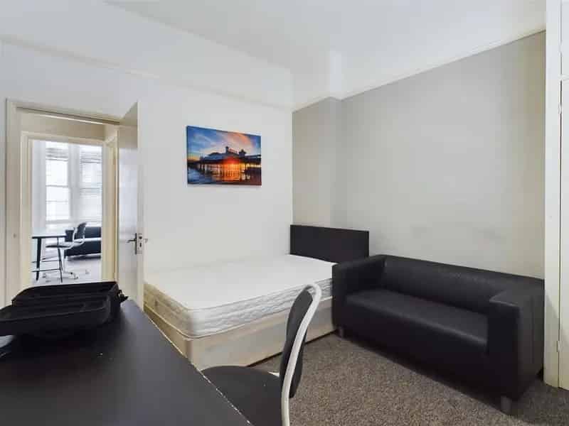 2 Bedroom Flat to Rent
