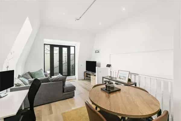 One Bedroom Flat with Private Terrace Balham SW17