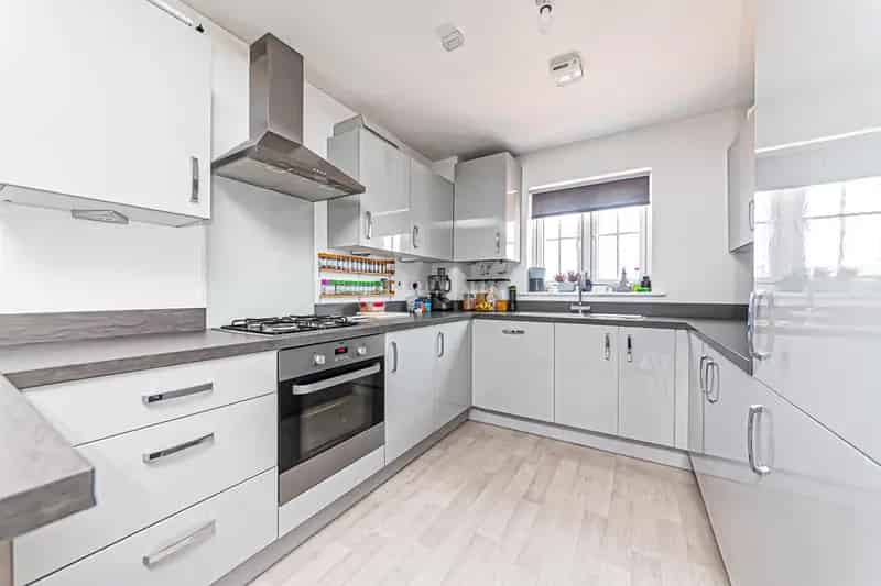 2 Bedroom Flat for Sale in Aldershot