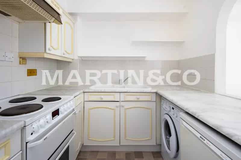 1 bedroom Flat
 To Rent