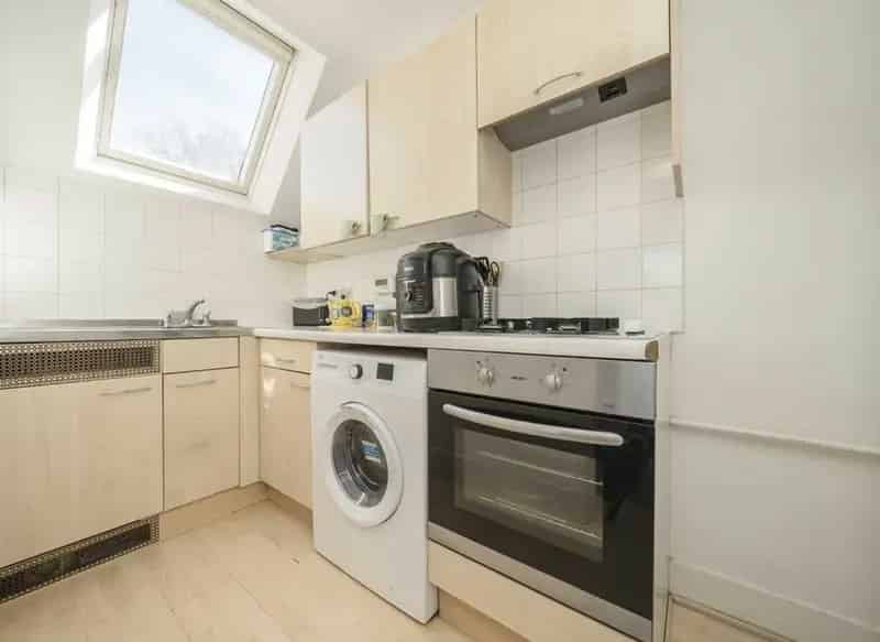 One Bedroom Top Floor Apartment Near Ealing Broadway