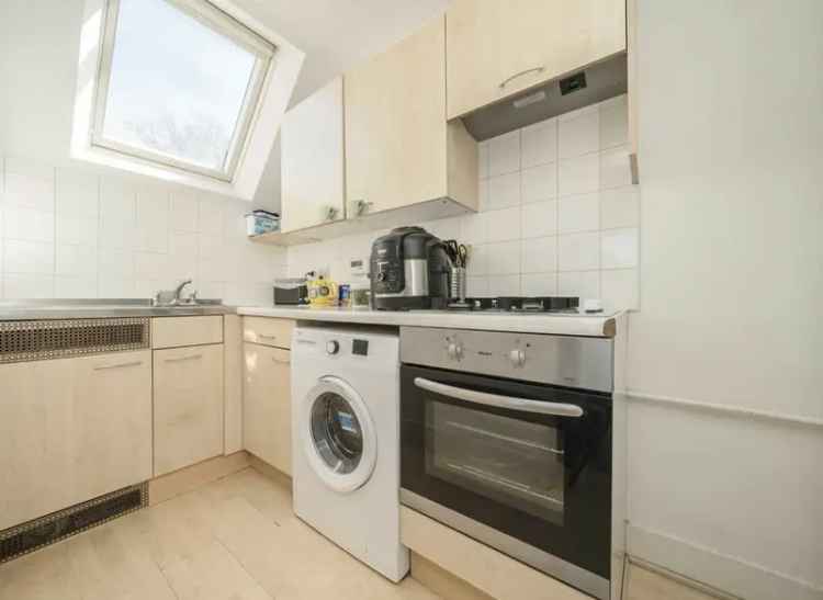 One Bedroom Top Floor Apartment Near Ealing Broadway