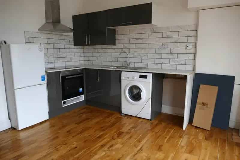 2 Bed Top Floor Apartment Glasgow West End Near Transport Museums