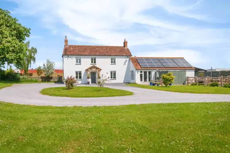 1730s Period Family Home 5 Beds 2 Baths Hot Tub Workshop