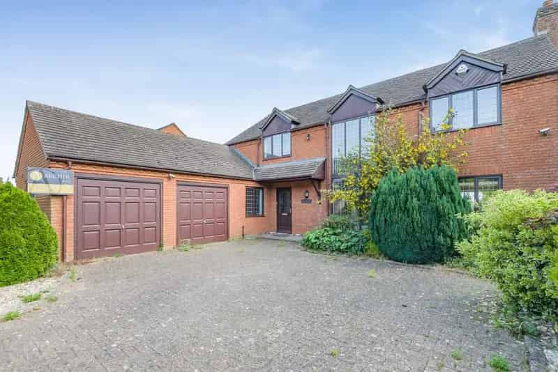 4 bedroom detached house for sale