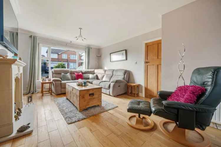 3 Bedroom Semi-Detached House for Sale in Laburnum Park