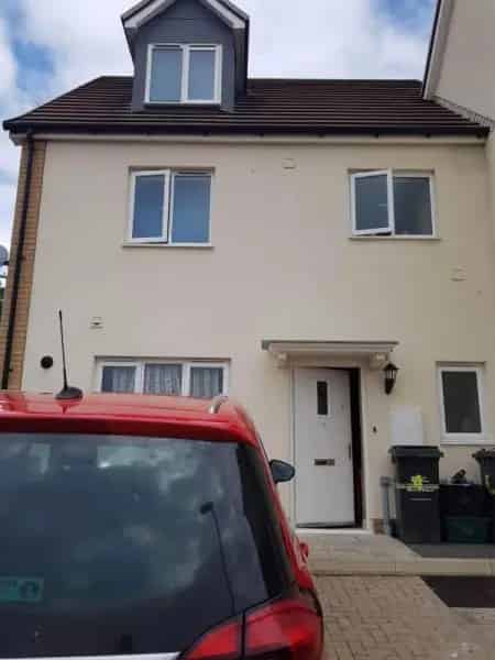 Spacious 4-Bed House in Yeovil Near Milford School