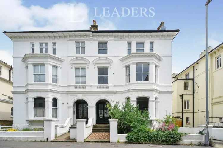 2 Bedroom Flat Allocated Parking Large Patio Garden