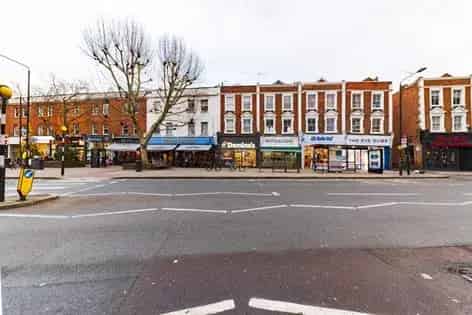 2 rooms flat of 81 m² in London