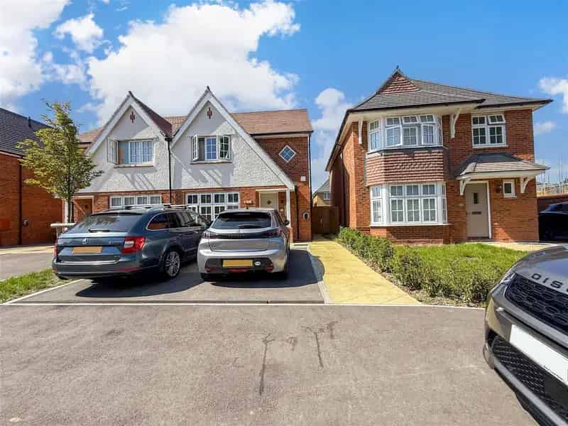 3 bedroom semi-detached house for sale
