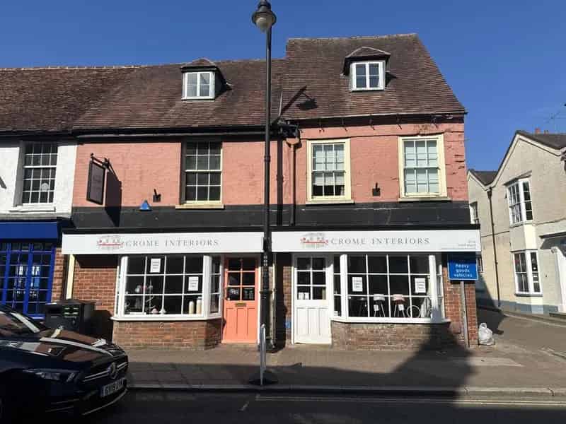 1600 sq ft Retail Unit High Street Frontage Excellent Condition