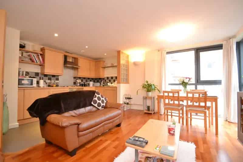 2 Bedroom Flat House to Rent in Velocity South