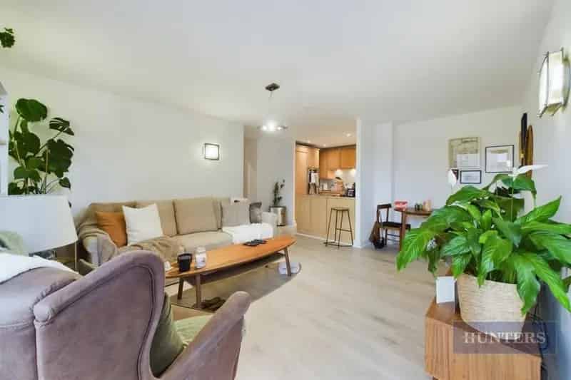 2 Bedroom Flat for Sale in Ocean Village