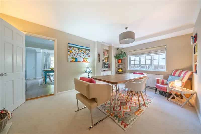 3 Bedroom House in Wrecclesham - Immaculate 1930s Home
