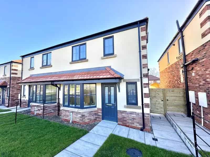3 Bedroom Semi Detached House Scarborough YO12