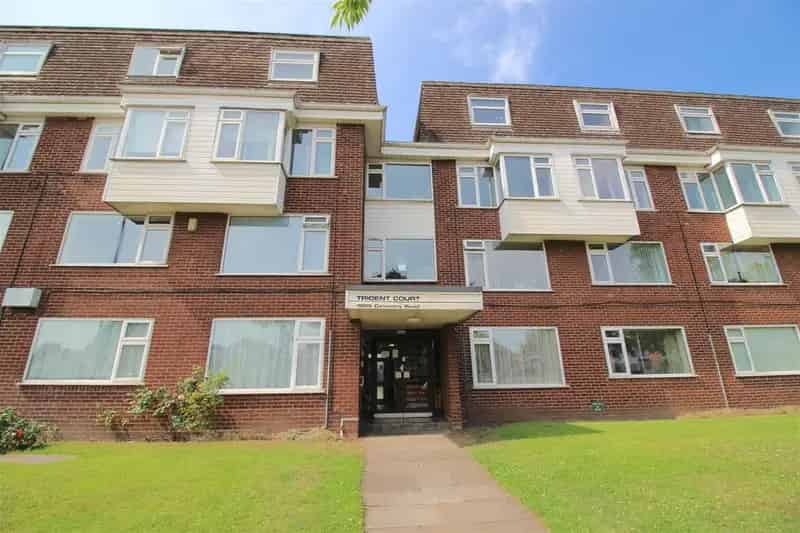 2 Bedroom Flat for Sale - Garage - Ideal First Time Buyer