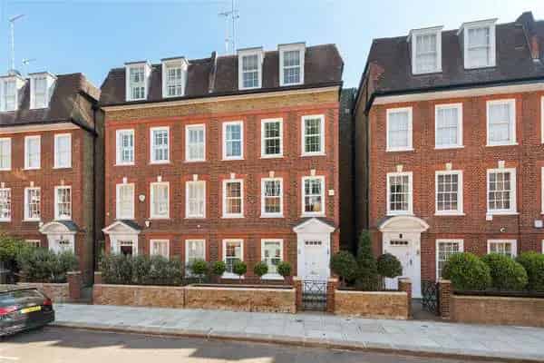 Luxury Family Home with Cinema Room and En-Suite Bathrooms