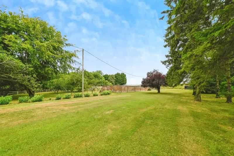 Cosy Family Home & Countryside Retreat - Heated Pool & 2-Acre Garden