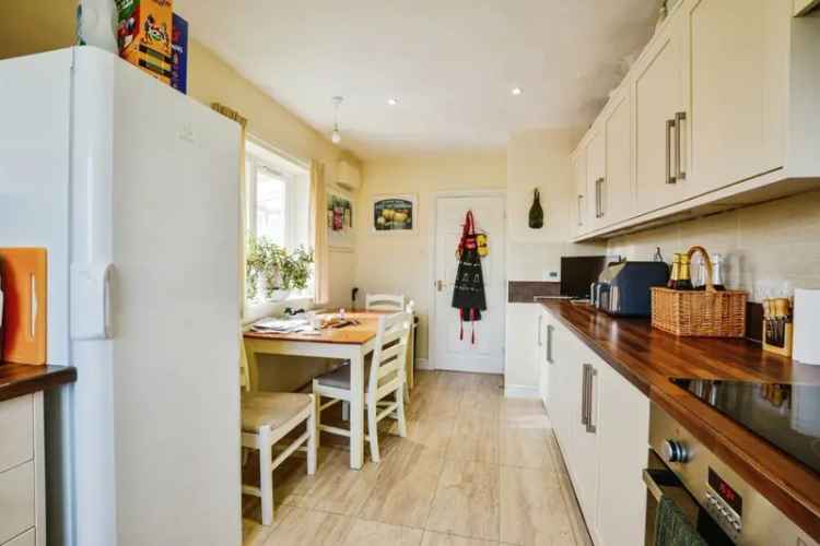 Detached Corner Plot Bungalow with Garage and Garden