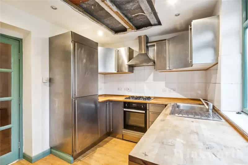1 Bedroom Flat in London - 626 sqft - Modernisation Opportunity