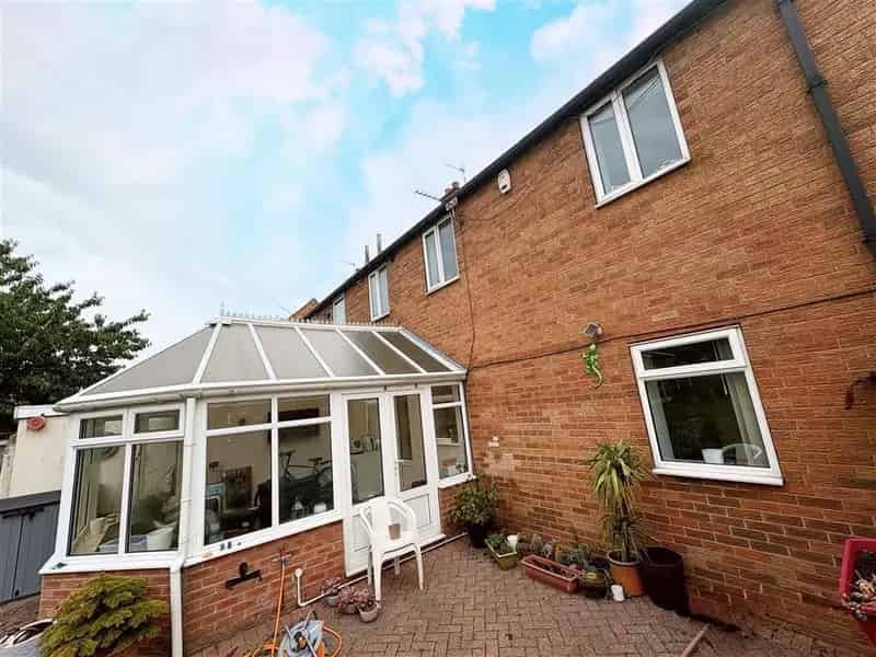3 Bedroom Family Home with Conservatory and Driveway Zero Deposit Available